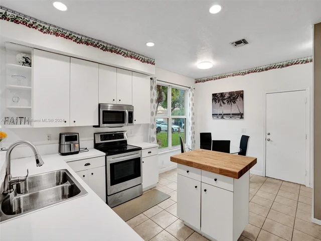 1588 SW 191st Ave, Pembroke Pines FL 33029