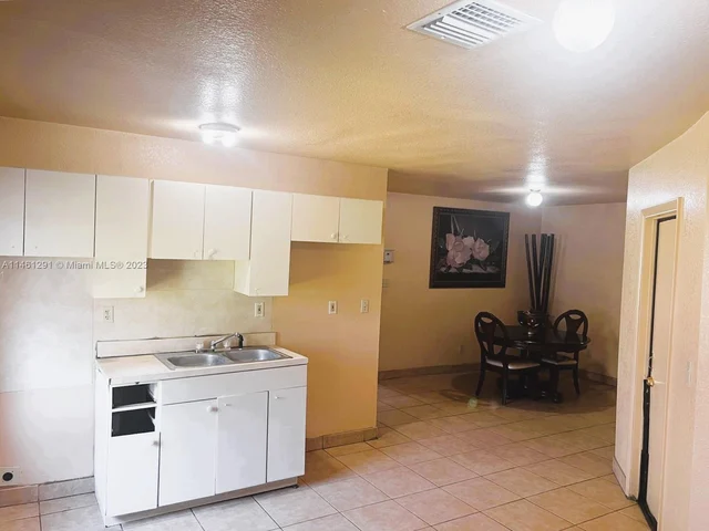 2301 NW 3rd St, Pompano Beach FL 33069