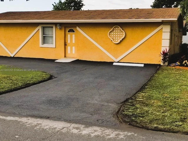 2301 NW 3rd St, Pompano Beach FL 33069