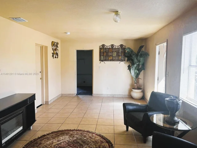 2301 NW 3rd St, Pompano Beach FL 33069