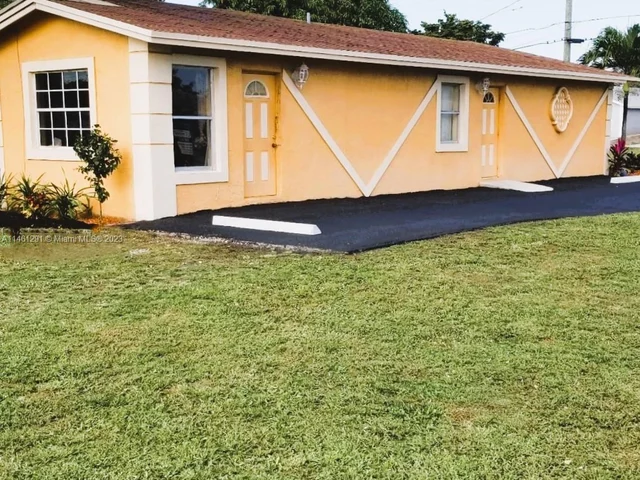 2301 NW 3rd St, Pompano Beach FL 33069