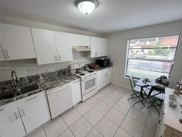 9892 NW 14th Ct # 174, Pembroke Pines FL 33024