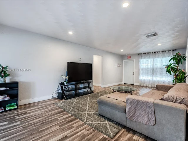 1805 N 23rd Ave, Hollywood FL 33020