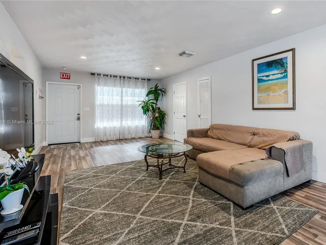 1805 N 23rd Ave, Hollywood FL 33020