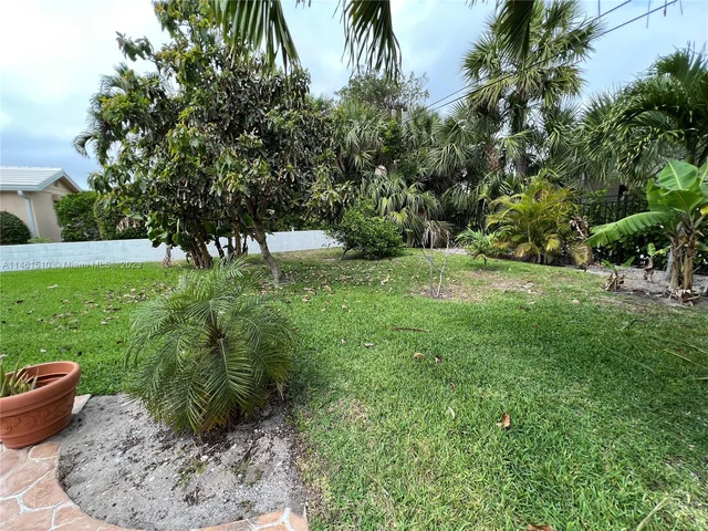 121 Tacoma Ln # 121, Palm Beach Shores FL 33404