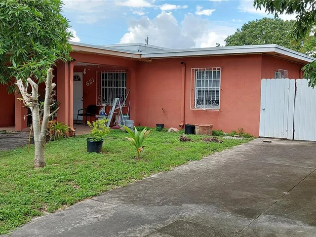 621 E 46th St, Hialeah FL 33013