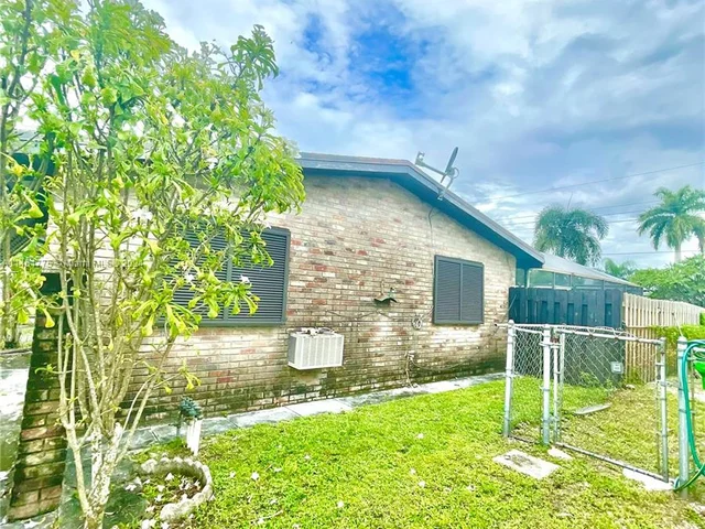 6561 NW 29th Ct, Sunrise FL 33313