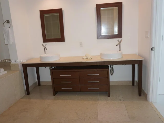 475 Brickell Ave # 4709, Miami FL 33131