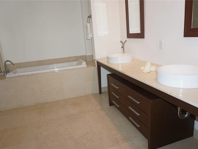 475 Brickell Ave # 4709, Miami FL 33131