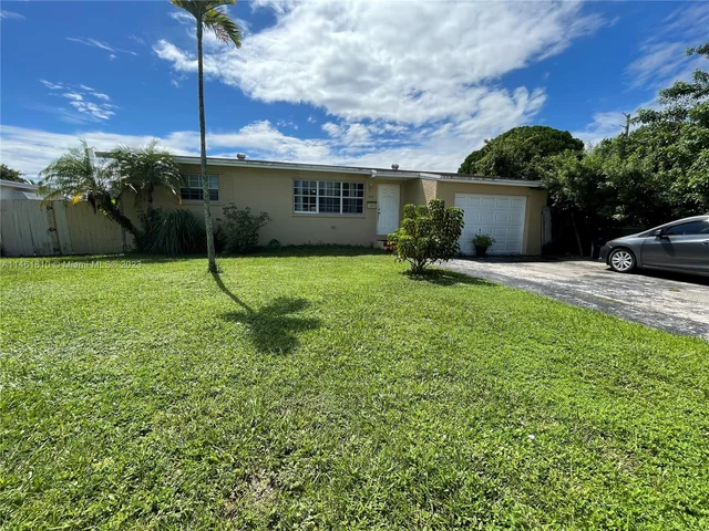 1410 NE 138th St, North Miami FL 33161