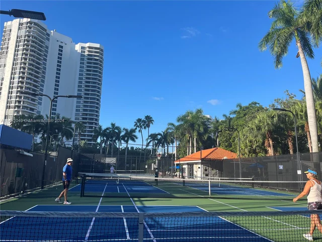 3530 Mystic Pointe Dr # 1213, Aventura FL 33180