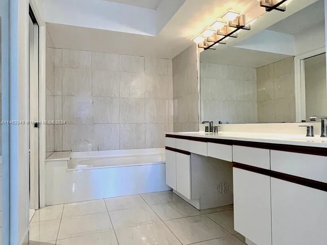 3530 Mystic Pointe Dr # 1213, Aventura FL 33180