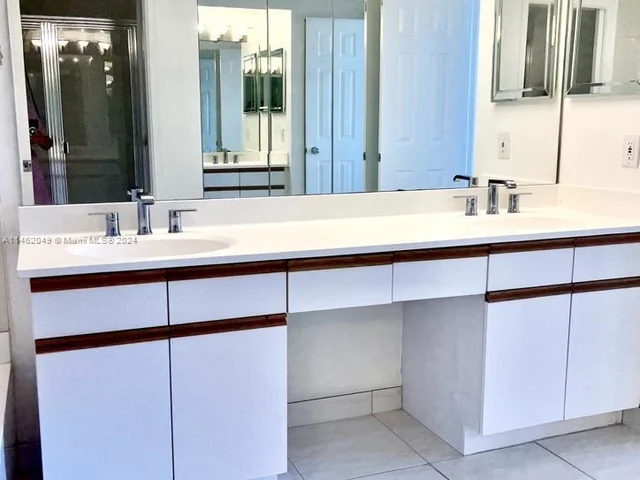 3530 Mystic Pointe Dr # 1213, Aventura FL 33180