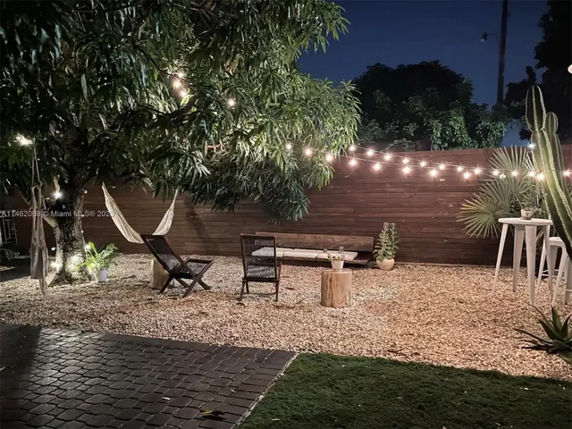 255 NW 40th St, Miami FL 33127