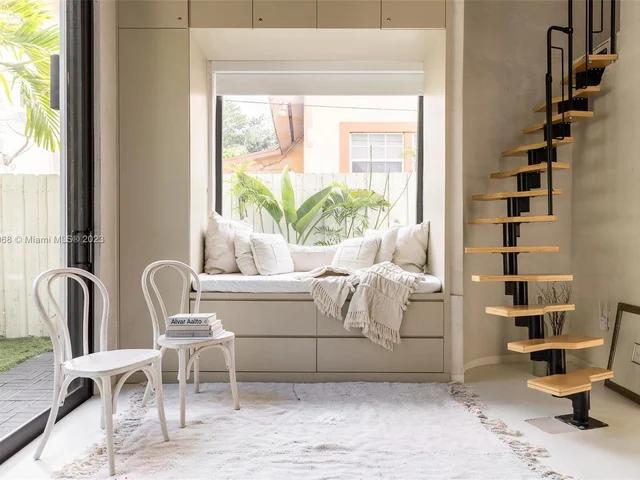 255 NW 40th St, Miami FL 33127