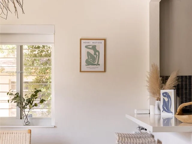 255 NW 40th St, Miami FL 33127