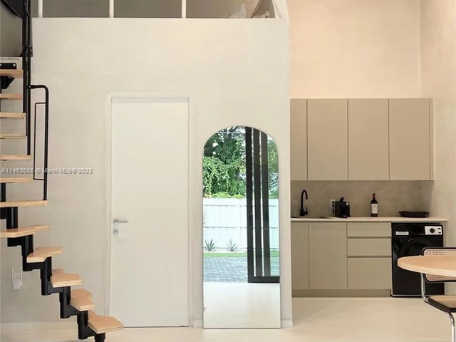 255 NW 40th St, Miami FL 33127