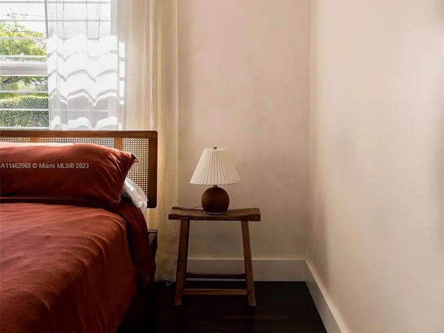 255 NW 40th St, Miami FL 33127