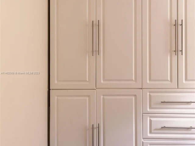 255 NW 40th St, Miami FL 33127