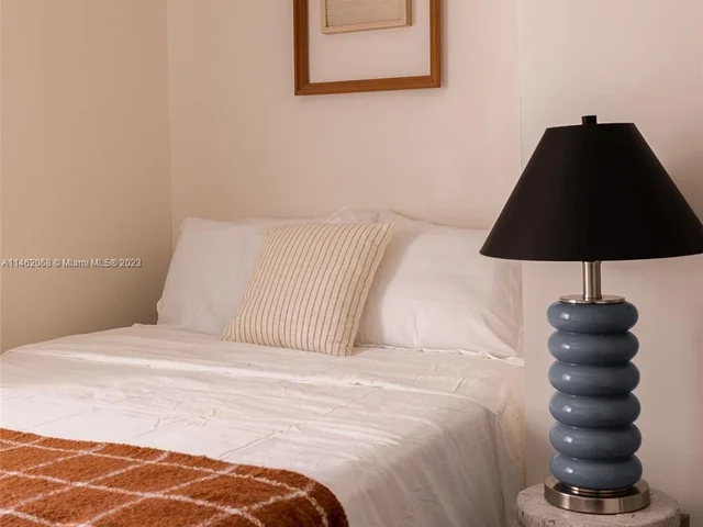 255 NW 40th St, Miami FL 33127