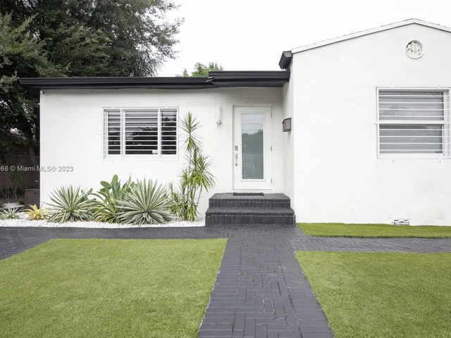 255 NW 40th St, Miami FL 33127