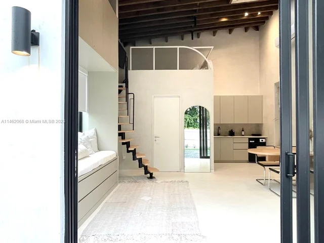 255 NW 40th St, Miami FL 33127