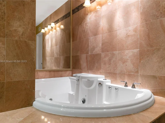 2101 S Ocean Dr # 2404, Hollywood FL 33019