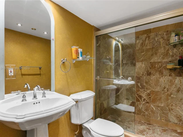 2101 S Ocean Dr # 2404, Hollywood FL 33019