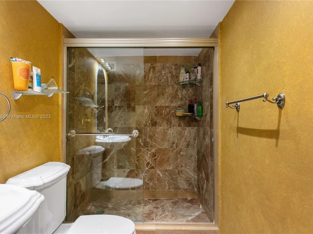 2101 S Ocean Dr # 2404, Hollywood FL 33019