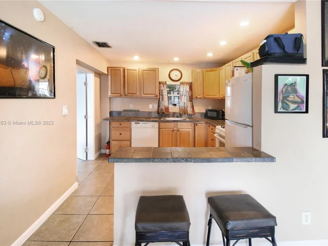 2610 NE 8th Ave, Pompano Beach FL 33064