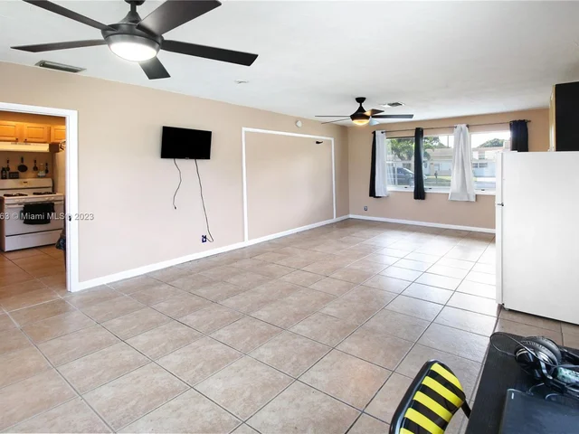 2610 NE 8th Ave, Pompano Beach FL 33064