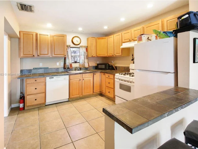 2610 NE 8th Ave, Pompano Beach FL 33064