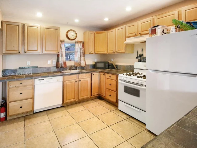 2610 NE 8th Ave, Pompano Beach FL 33064