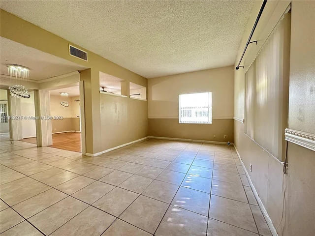 591 Racquet Club Rd # 3, Weston FL 33326