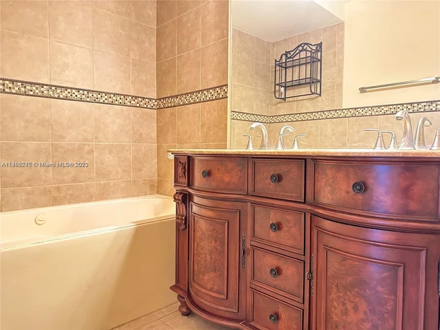 591 Racquet Club Rd # 3, Weston FL 33326