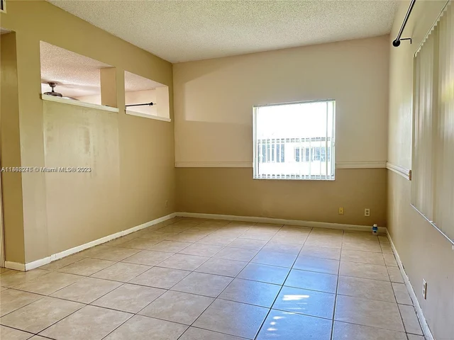 591 Racquet Club Rd # 3, Weston FL 33326