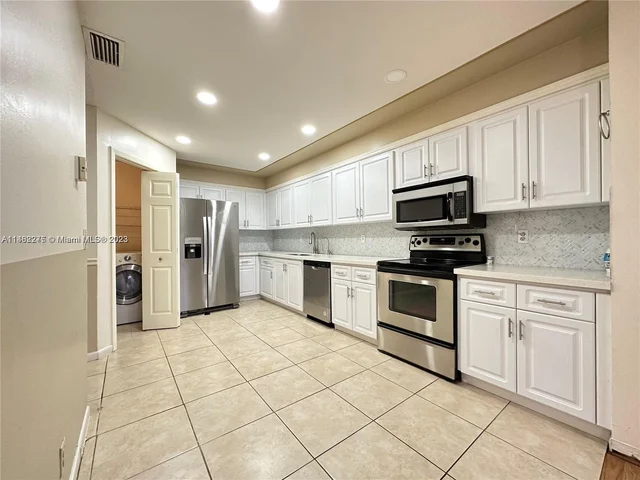 591 Racquet Club Rd # 3, Weston FL 33326