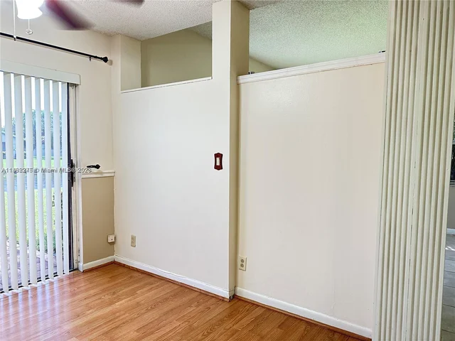 591 Racquet Club Rd # 3, Weston FL 33326