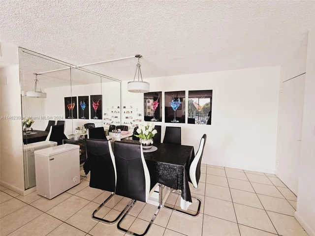 9310 Fontainebleau Blvd # 302, Miami FL 33172