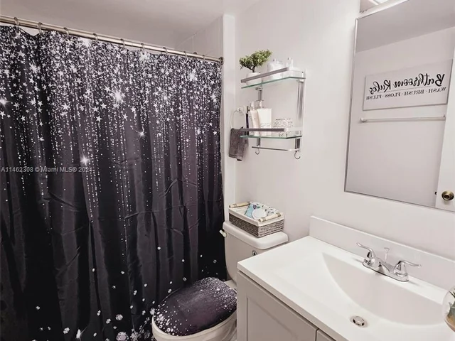 9310 Fontainebleau Blvd # 302, Miami FL 33172