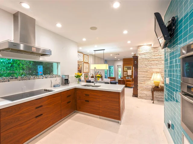 6001 N Bay Rd, Miami Beach FL 33140