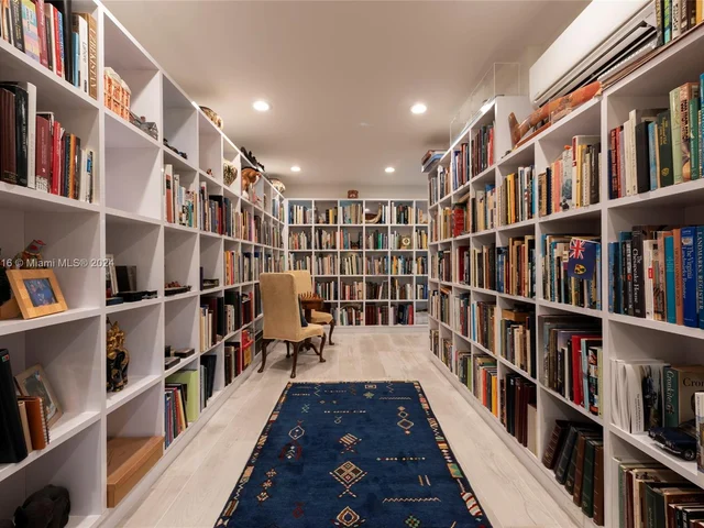 6001 N Bay Rd, Miami Beach FL 33140