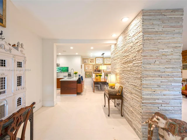 6001 N Bay Rd, Miami Beach FL 33140