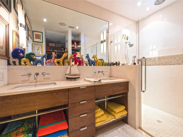 6001 N Bay Rd, Miami Beach FL 33140