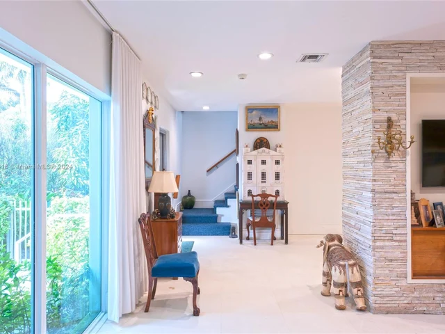 6001 N Bay Rd, Miami Beach FL 33140