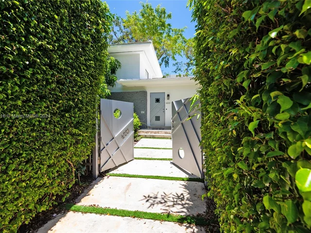 6001 N Bay Rd, Miami Beach FL 33140