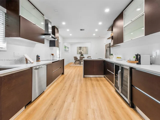 410 S Shore Dr, Miami Beach FL 33141