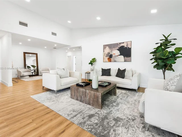 410 S Shore Dr, Miami Beach FL 33141