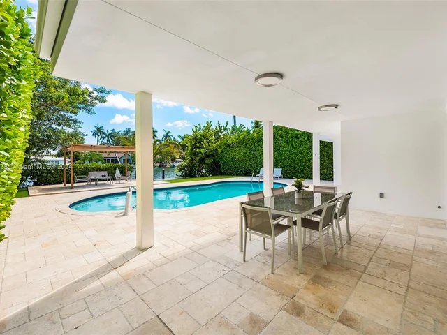 410 S Shore Dr, Miami Beach FL 33141