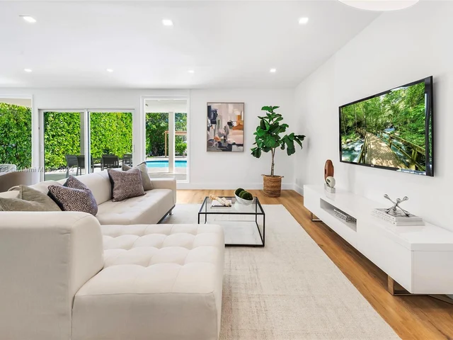 410 S Shore Dr, Miami Beach FL 33141